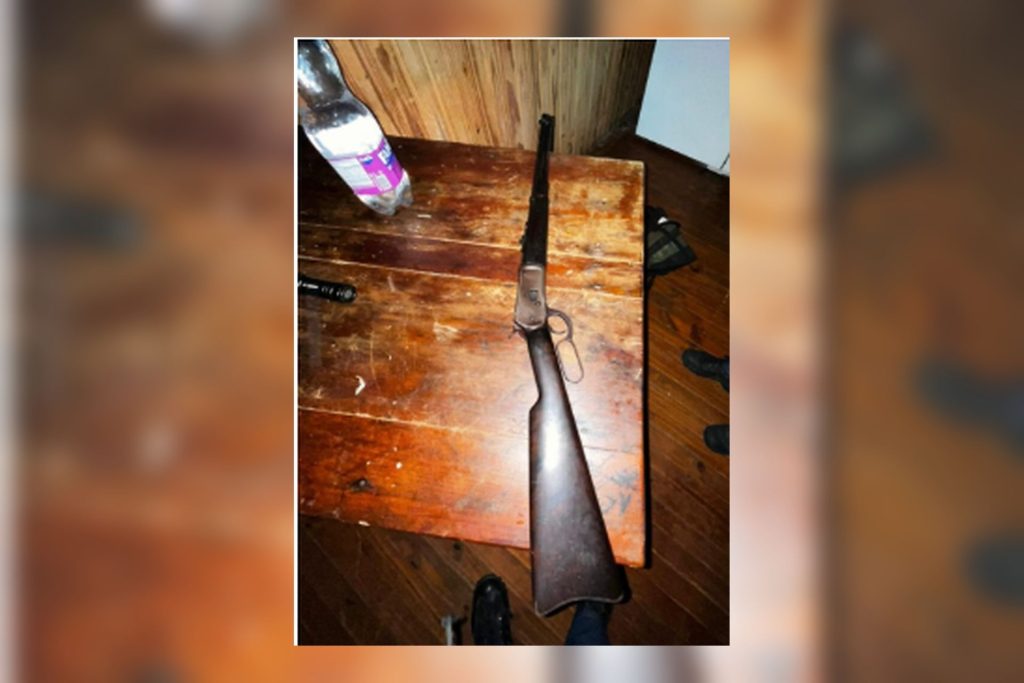 operacao-em-aguas-de-chapeco-prende-dois-homens-e-apreende-arma